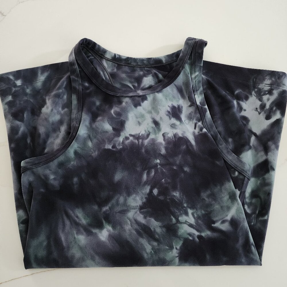 Lululemon Nulu tank